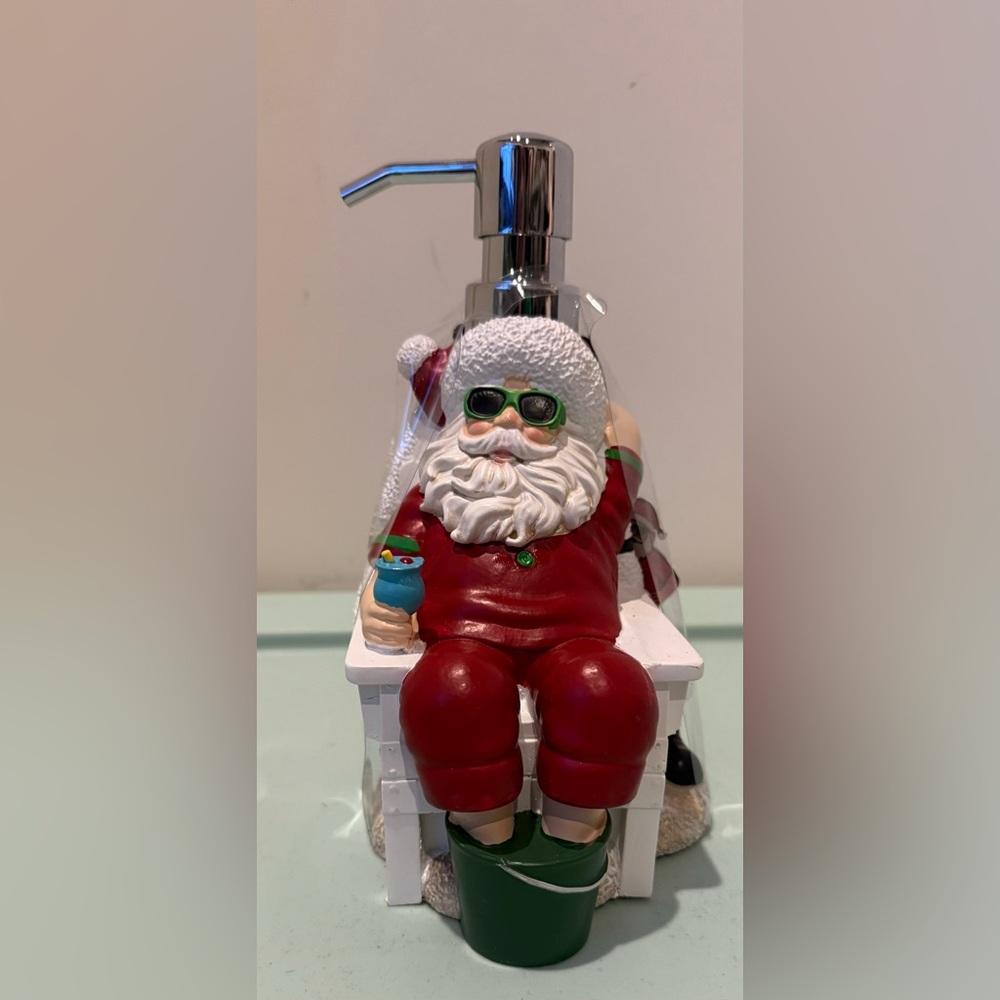 Fun Relaxing Santa Claus Holiday Soap Dispenser - NWT